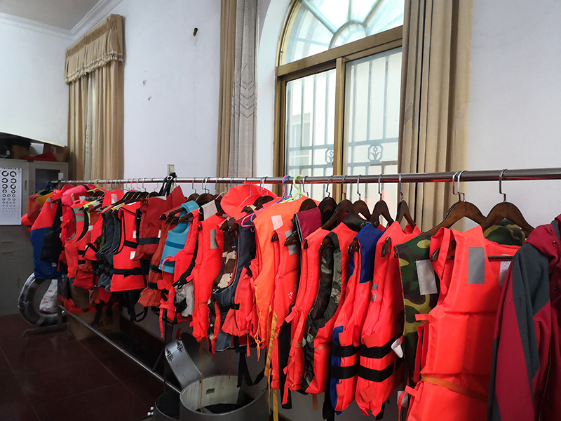 救生绳的操作方法和注意事项